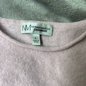 Light pink 100% cashmere neiman marcus sweater. In good condition.